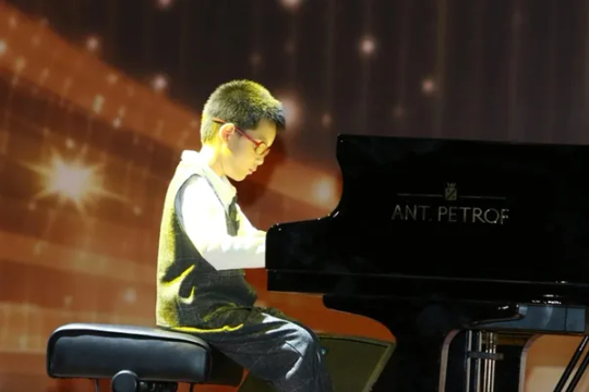 Visually-impaired boy moves audience of Việt Nam’s Piano Got Talent