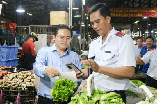 HCM City officials inspect wholesale market for food safety