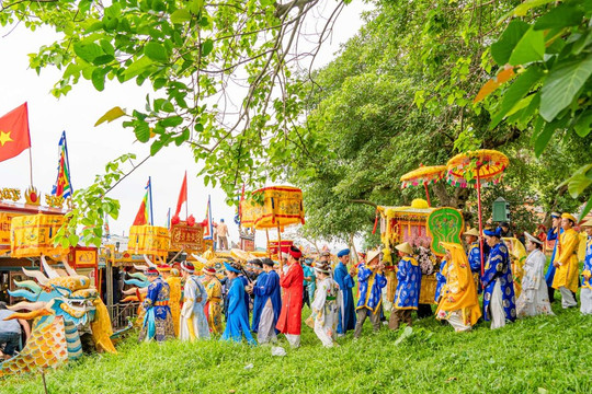 Hue ancient capital’s folk cultural festival creates unique tourist products