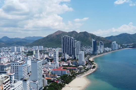 Nha Trang sẽ cưỡng chế 25 công trình lớn xây dựng vượt tầng