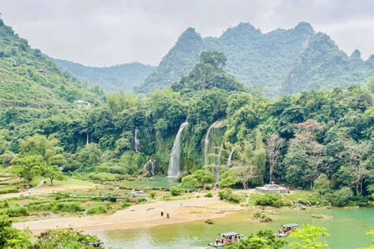 Bản Giốc – Detian waterfalls tours temporarily suspended due to incident on China's side