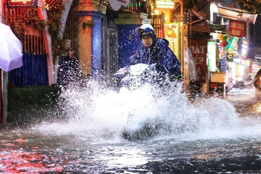 Heavy rain causes flooding on capital streets