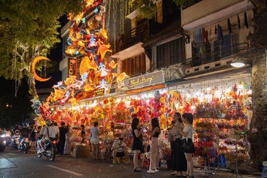 Hang Ma Street gets hectic as Mid-Autumn festival nears