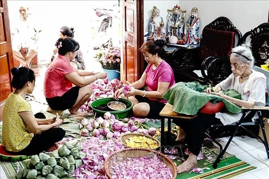 Hà Nội lotus-scented tea making craft listed among national intangible cultural heritage