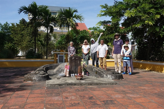 Japanese visit ancestors during Vu Lan Festival in Hội An