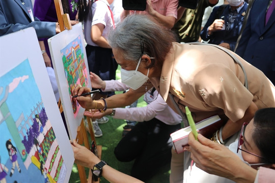 Thai Princess helps improve schoolchildren's lives in Quảng Trị