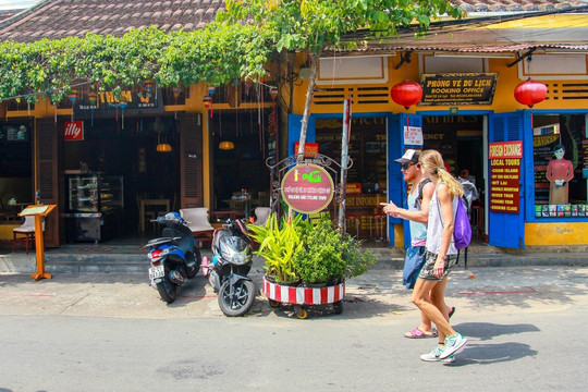 Visa waiver policy, product diversity and safety lure visitors to Vietnam