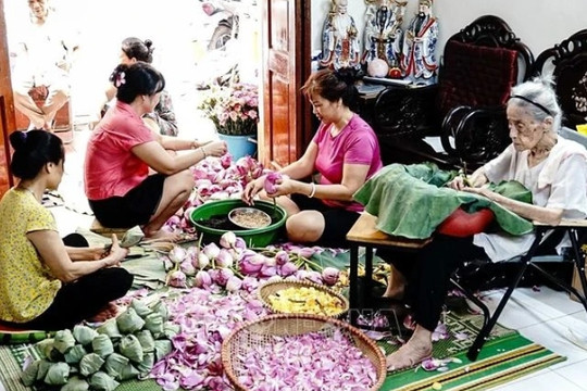 Lotus-scented tea making craft among national intangible cultural heritage