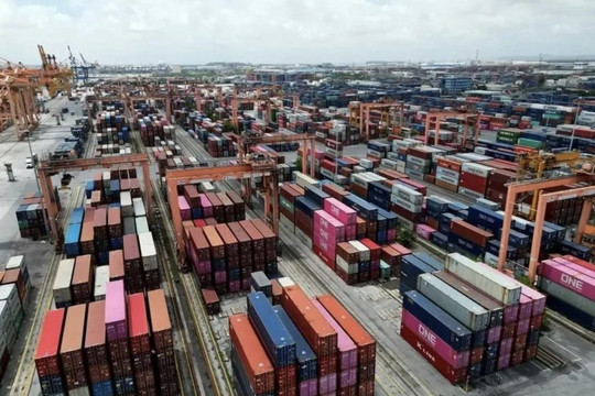 Logistics firms face global pressure to go green