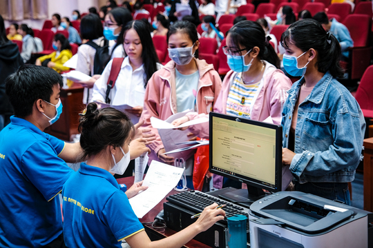 Sinh viên 'sập bẫy' chuyển tiền học phí, nhiều trường ra cảnh báo