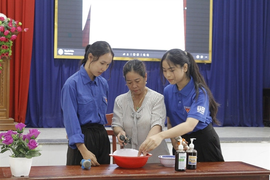 Đà Nẵng students turn organic waste into multi-purpose cleaning solution