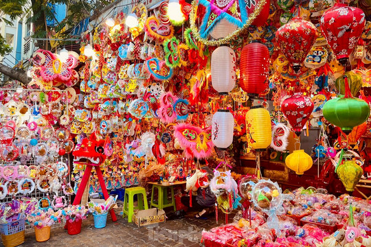 HCM City experiences early Mid-Autumn festival atmosphere