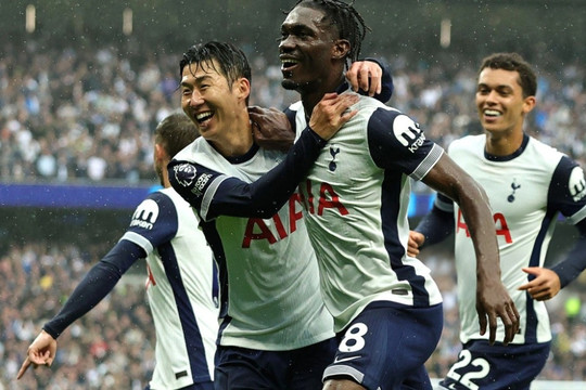 Tottenham thắng đậm, Arsenal vượt qua thử thách ở Villa Park