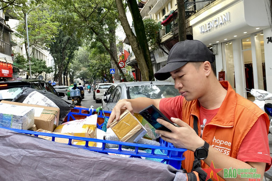 Thương mại điện tử tăng tốc phát triển