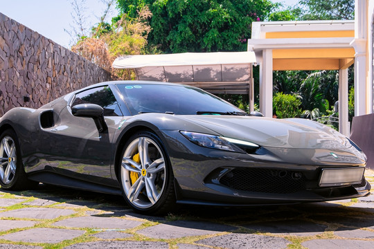 Bán hai siêu xe Lamborghini vì ngồi chật, đại gia Sài Gòn đổi sang Ferrari 23 tỷ