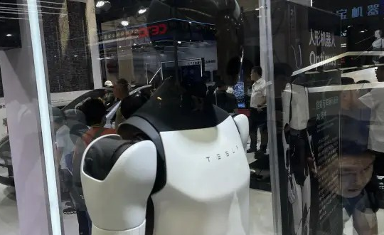 Robot hình người của Tesla ‘chỉ còn là cái tên’ trong sự kiện tại Trung Quốc