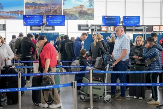 Int'l passenger volume via airports sees strong growth, domestic volume languishes