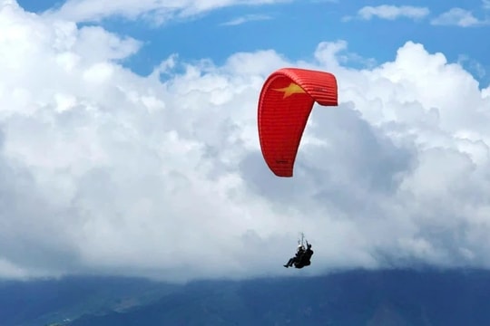 Mu Cang Chai to host paragliding festival during National Day holiday