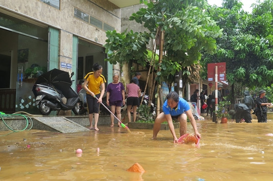 Heavy rain causes localised flooding, affecting 76 houses in Lào Cai