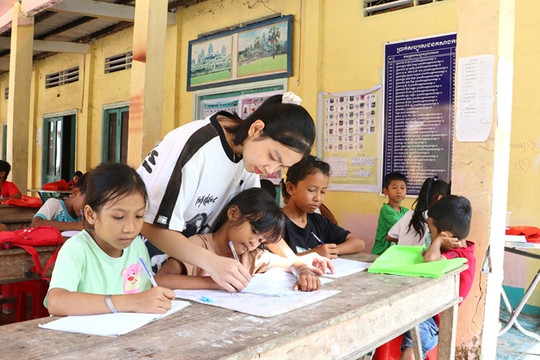 Vĩnh Long nurtures love for Khmer culture, script among students