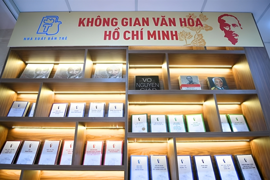 Books on President Hồ Chí Minh displayed in HCM City