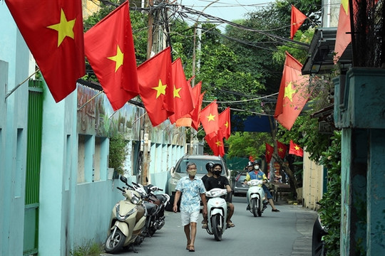 The capital covered with red to celebrate National Day