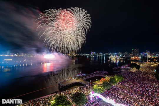 National Day fireworks displays brighten HCM City