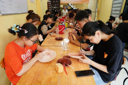 Gốm Sen Pottery: shaping clay, shaping lives