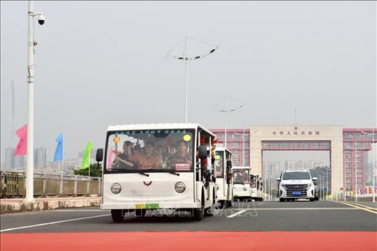 Passenger bus route linking Hạ Long and China’s Nanning City launched