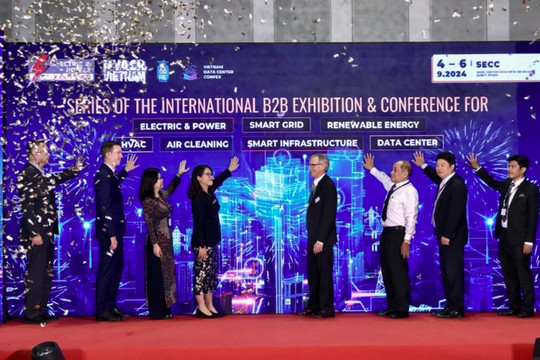 Electric power & smart building systems expo opens in HCM City