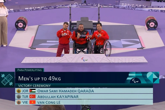 Powerlifter Le Van Cong brings home bronze from Paris Paralympics 2024