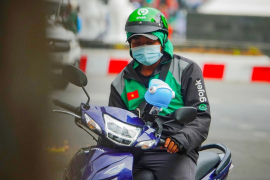 Gojek rút khỏi thị trường Việt, tài xế choáng váng 'chưa dám nói với vợ'