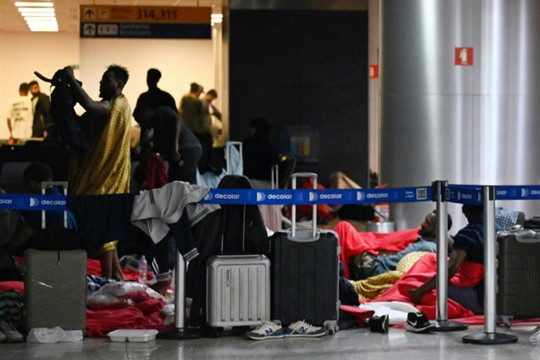 A number of Vietnamese among 666 migrants stranded in Brazil airport