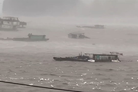 Typhoon Yagi making landfall in Quảng Ninh and Hải Phòng