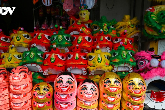 Hue toy market rallies for Mid-Autumn Festival 2024