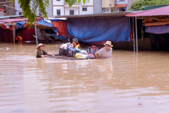 Nước lũ dâng cao nhiều nơi ở Lạng Sơn chìm trong biển nước