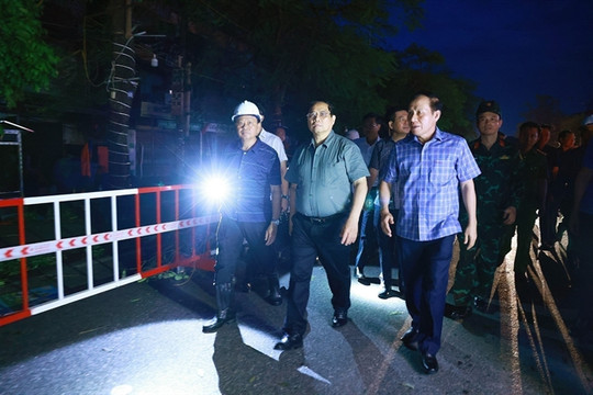 PM makes fact-finding trip to Hải Phòng City after typhoon