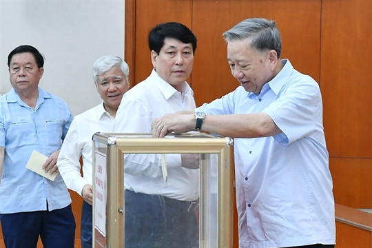 Top leader attends launch of support campaign for Typhoon Yagi victims