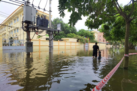 Hundreds of schools closed due to heavy rains in northern Việt Nam