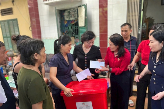 Việt Nam Red Cross Society launches a campaign to support victims of storms and floods