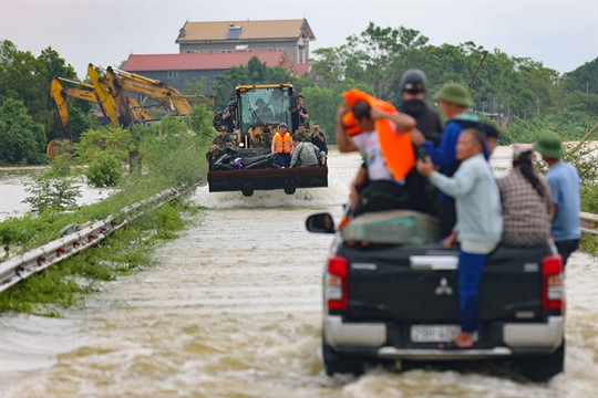 PM urges ramping up efforts in response to flooding