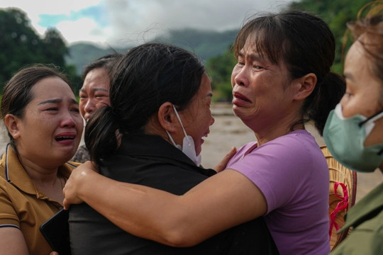 Lũ quét Làng Nủ: 'Tôi còn chưa biết cả gia đình chết bao nhiêu người'