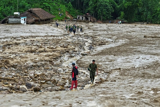 Survivors recall disastrous flash flood that wiped out part of Làng Nủ village