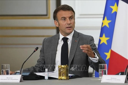 French President affirms solidarity with Việt Nam face of Typhoon Yagi

