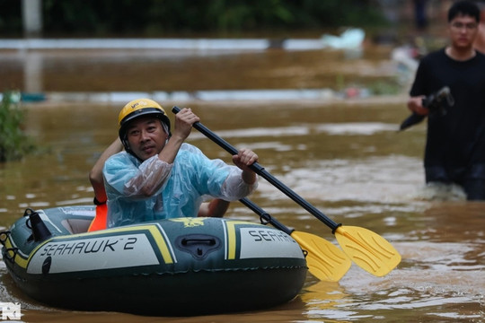 Miền Bắc nắng nóng, Nam Bộ mưa lớn kéo dài