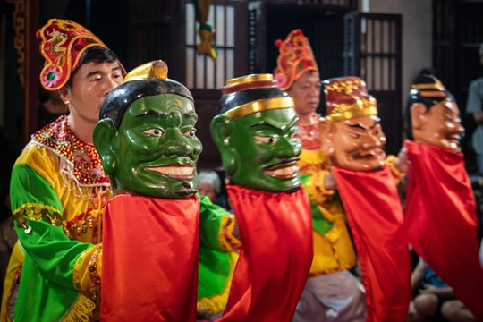 Photos depicting ancient wooden puppetry granted top photo award

