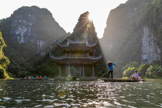 Tràng An trở lại, mang theo tấm lòng của người lái đò