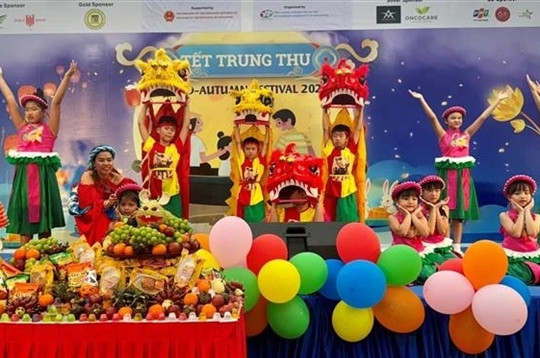 Overseas Vietnamese in Singapore enjoy Mid-Autumn Festival

