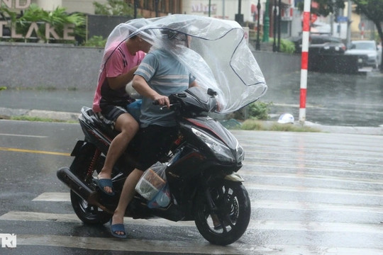 Áp thấp nhiệt đới cách Đà Nẵng khoảng 430km về phía Đông Đông Bắc