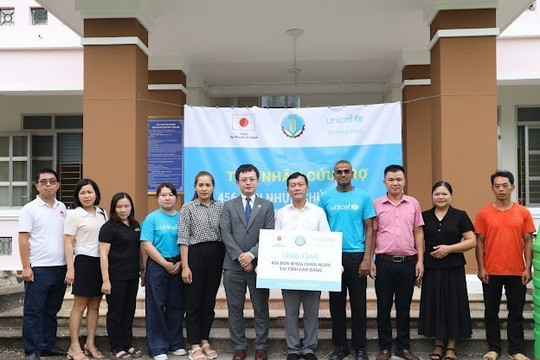 UNICEF provides water storage tanks to disaster-hit Cao Bằng Province